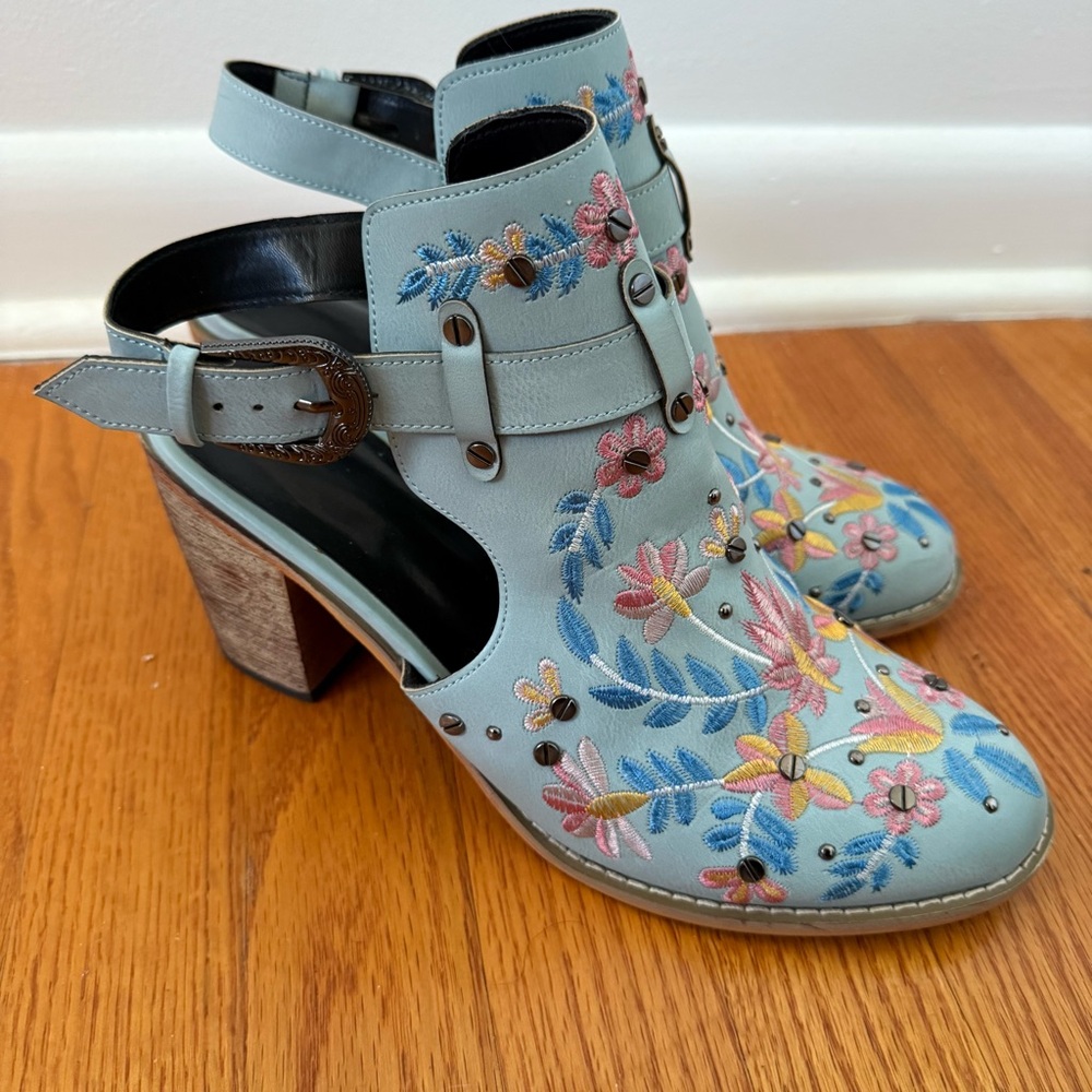 Western Embroidered Floral Shoes